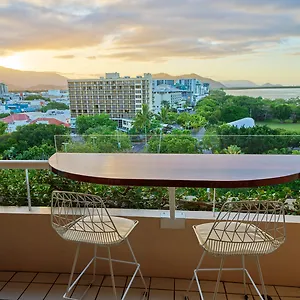 hilton-cairns.cairnshotels4all.com/