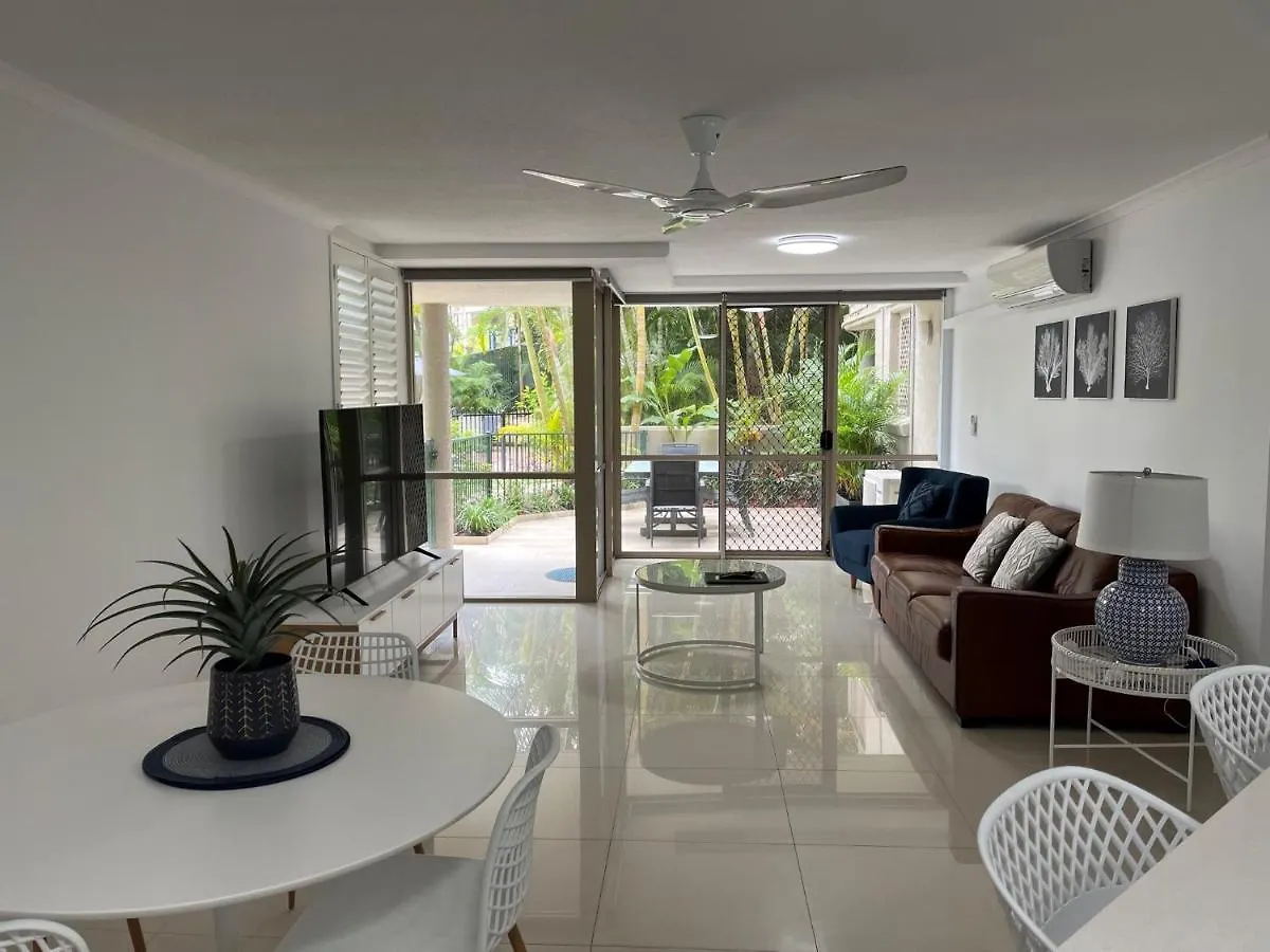 Sanctuary Beach Resort Gold Coast 4*,